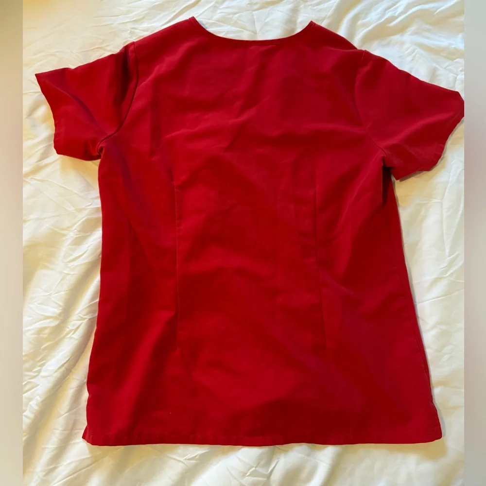 Figs Catarina One Pocket Scrub Top Red - Picture 2 of 3